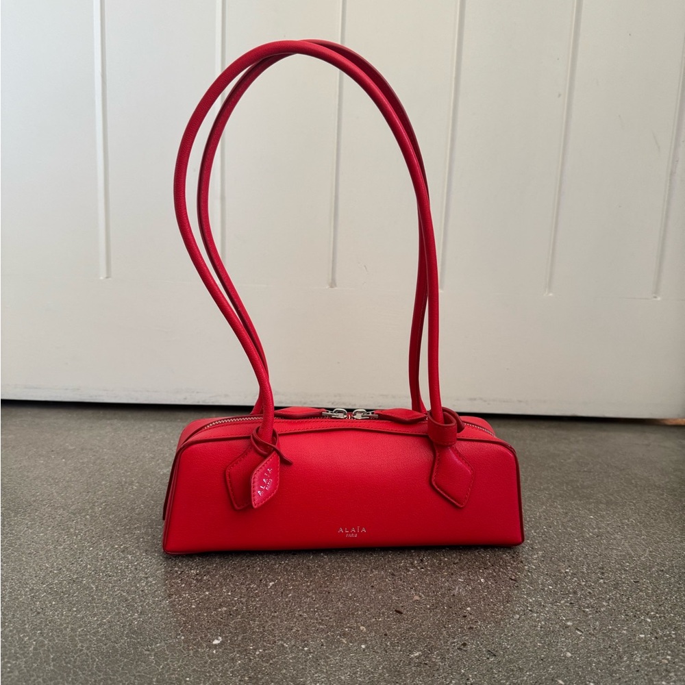 Authentic Alaia Le Teckel Small Leather Shoulder Bag Rouge